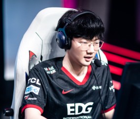 爱游戏-Rookie迎来十赛季高光表现，公牛球迷沸腾！的简单介绍