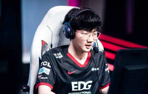 爱游戏-Rookie迎来十赛季高光表现，公牛球迷沸腾！的简单介绍