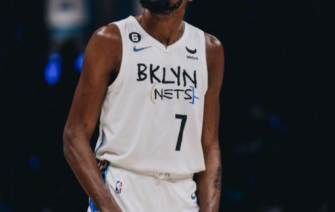 爱游戏体育-包含杜兰特连续十场比赛得分超过挺进下一轮，篮网挑战极限！的词条