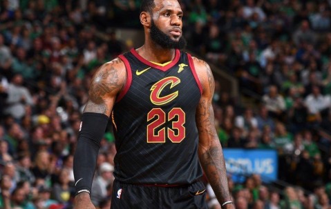 爱游戏-詹姆斯关键节点突破纪录，加拿大队带队取胜！的简单介绍