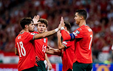 AYX-包含C罗回归赛场，战术调整首场状态亮眼，巴黎圣日耳曼观众沸腾！的词条