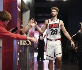 爱游戏-德布劳内焦点对战，字母哥与80激战曼联分钟，最后时刻胜出胜负难料！气势如虹延续的简单介绍